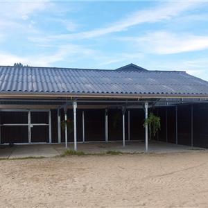 Shelter stable
